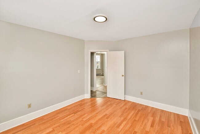 Building Photo - 180 Westville St