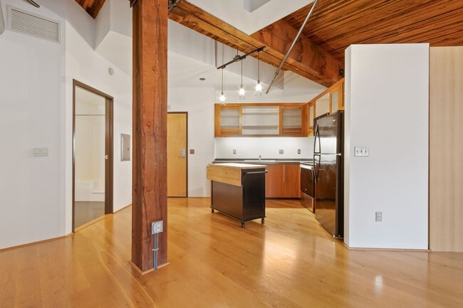 Building Photo - Chic, urban studio condo in the Pearl—Peaceful, In-unit w/d, 14-ft ceilings, deeded parking