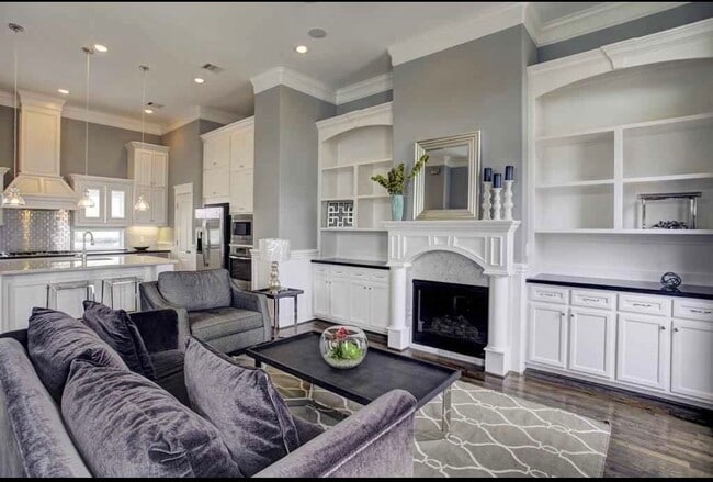 Building Photo - 2115 Bidwell Dr