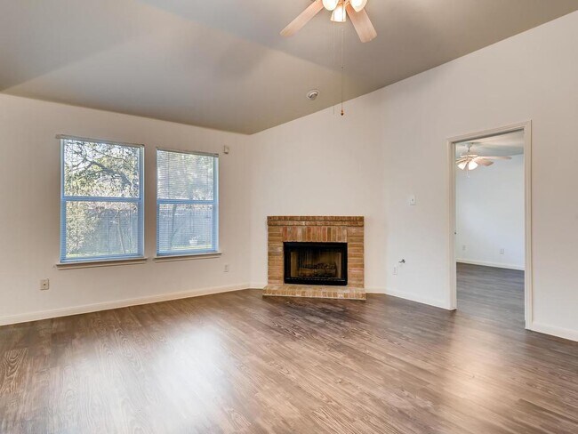 Building Photo - 200 Buttercup St