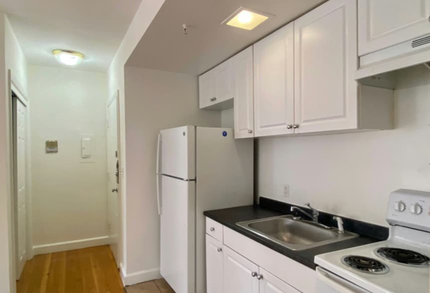 Building Photo - 511 Beacon St