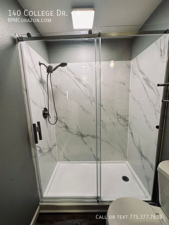 Building Photo - 140 College Dr