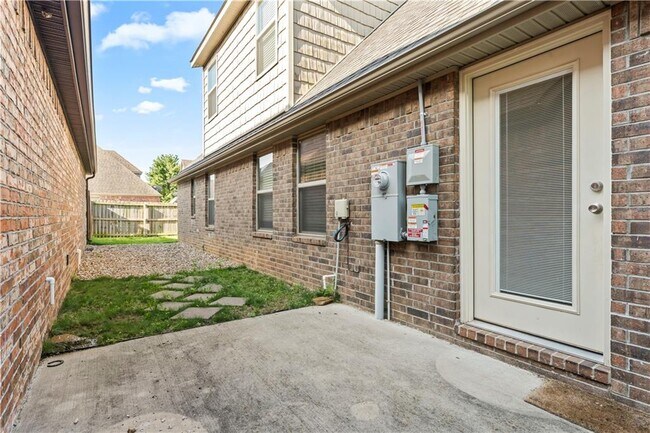 Building Photo - 3205 SW Riverstone Ave