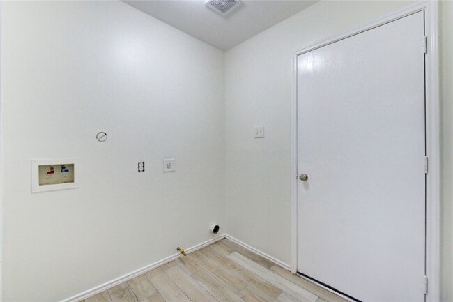Building Photo - 9926 Myrtle Field Ln