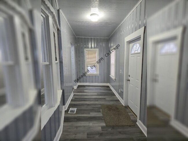 Building Photo - 3240 W 64th Pl
