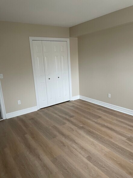 Main floor bedroom - 2872 Davison Ave