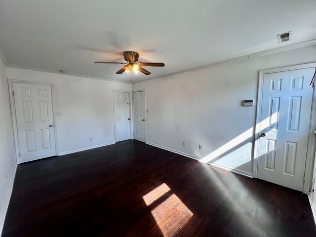 Building Photo - Must-See 3-Bedroom Home in Rosemont Forest!