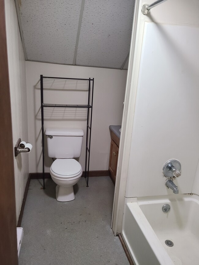 Building Photo - 1008-1 Lincoln Ave