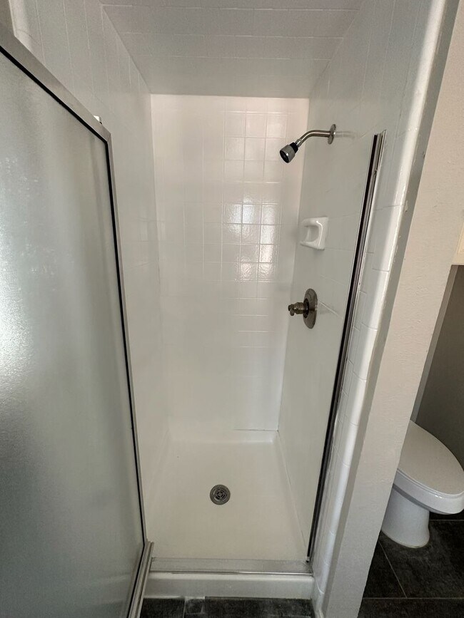 Building Photo - Excellent 3 bedroom 2 bath