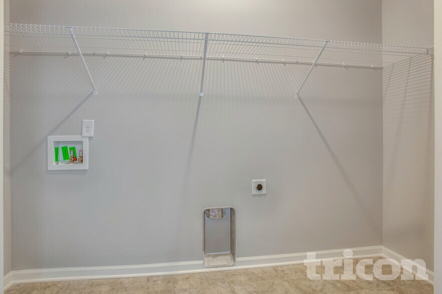 Building Photo - 718 W Coker Way