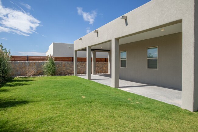 Building Photo - 6202 Bayberry Rd