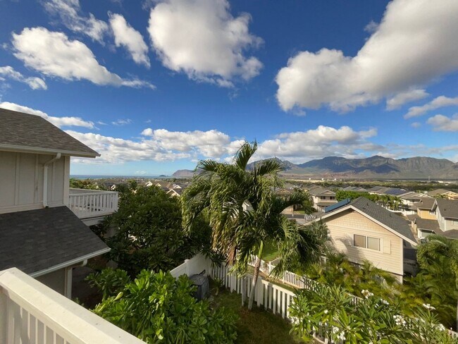 Building Photo - 4 bedroom, 2.5 bath, Mountain and Ocean Ba...