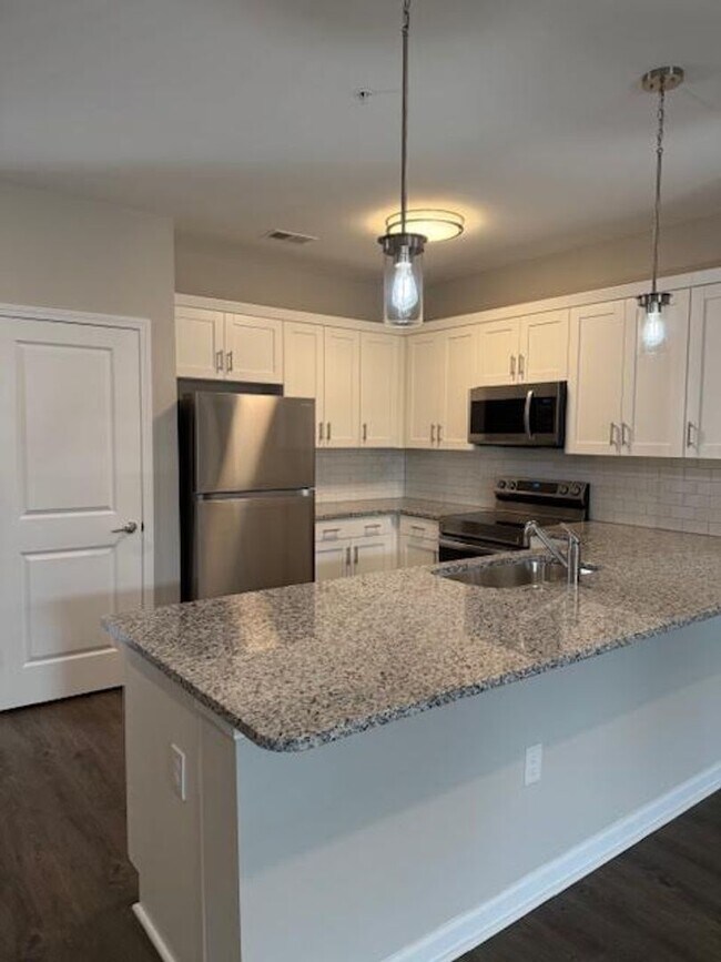 Building Photo - Discover Exceptional Apartment Living