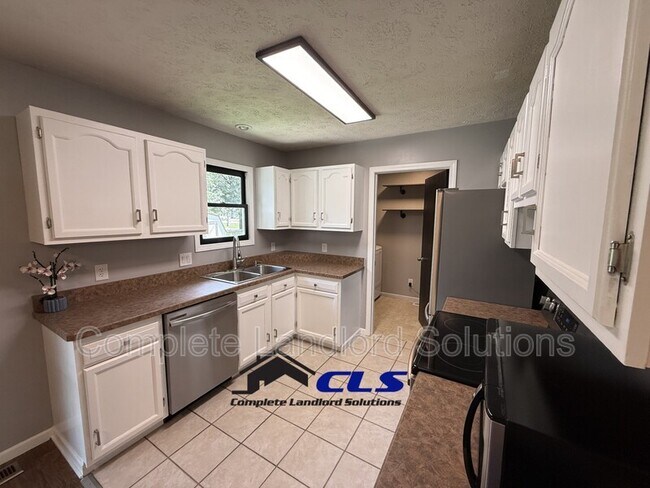 Building Photo - 2972 Kings Ct