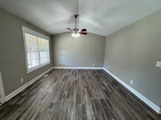 Building Photo - 310 N Varnell Rd