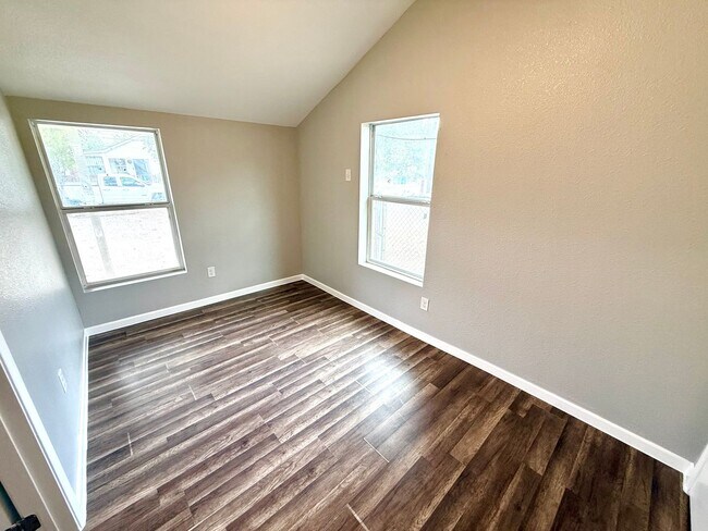 Building Photo - 602 Lovett Ave