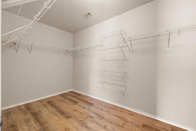 Building Photo - 2560 Vernell Way