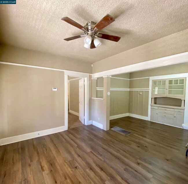 Building Photo - 43 W 11th St