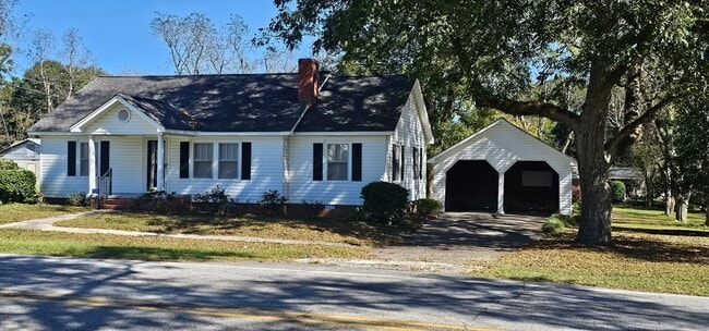 Building Photo - Lovely in Milner