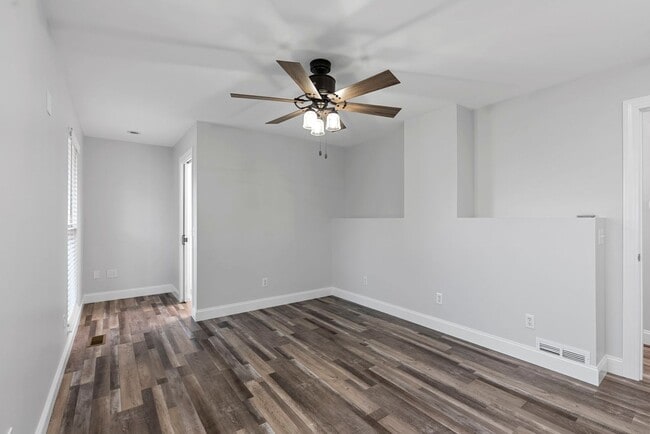 Building Photo - Luxury Remodeled 3Bed/2Bath w/ Finished Ba...