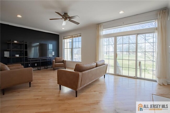 Building Photo - 98 S Shore Dr