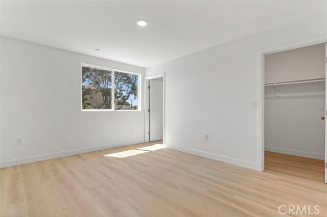 Building Photo - 709 W 80th St