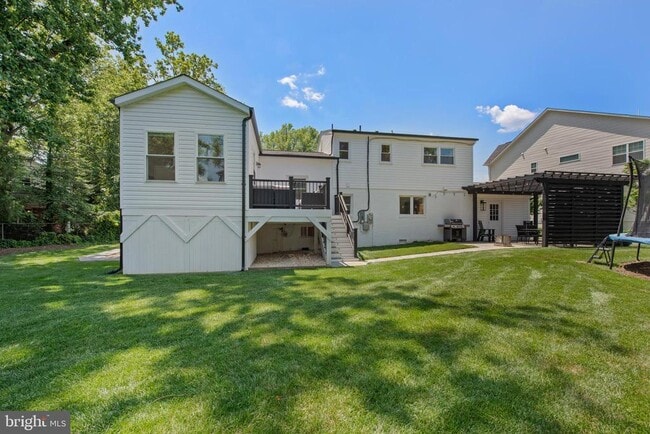 Building Photo - 6920 Poppy Dr