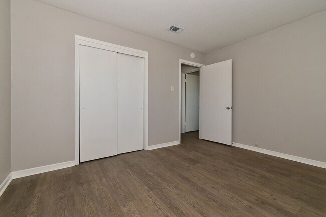 Building Photo - 50003 Del Ra Dr