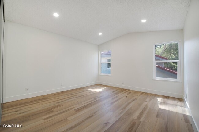 Building Photo - 974 Quarterhorse Ln