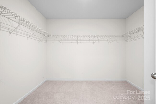 Building Photo - 1076 Thoroughbred Dr.