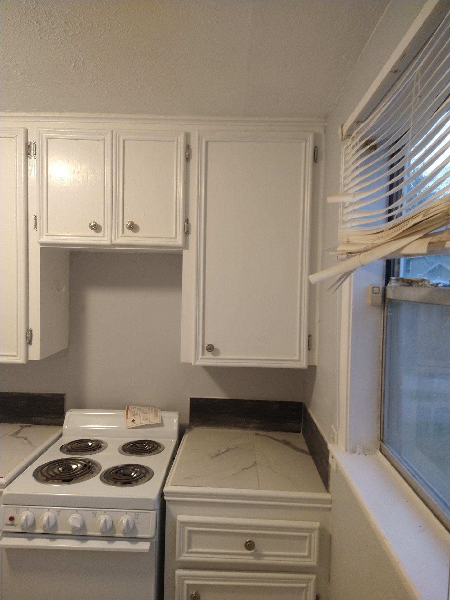 Building Photo - 502 E Lott Ave