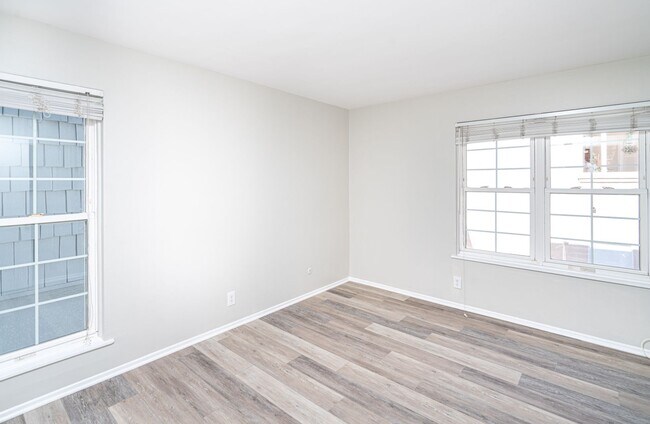 Building Photo - 314 E Bay Ave