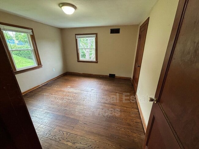 Building Photo - 348 Nassau St
