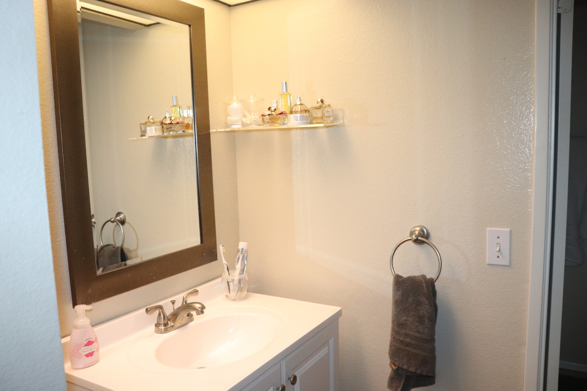 Building Photo - 1833 Caddington Dr