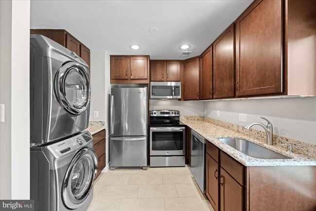 Building Photo - 1785 Westwind Way