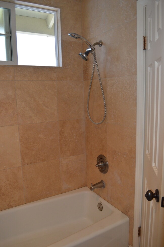 Building Photo - 1 Bedroom Condo in Mission Hills