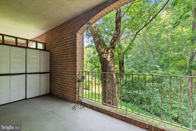 Building Photo - 8110 Colony Point Rd