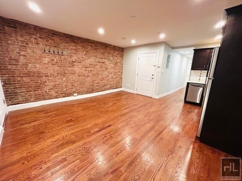 Building Photo - Enormous Striver's Row 2 Bedroom/Flex 3 Du...