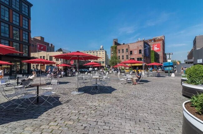 Building Photo - 237 West 14th Street