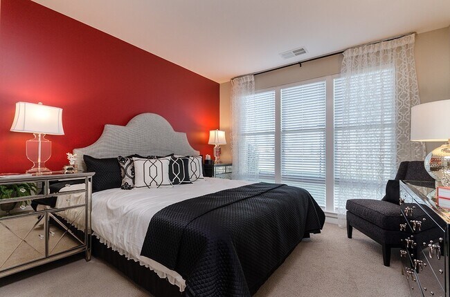 Building Photo - Two Bedroom Brand-new Luxury Apartment (Wa...