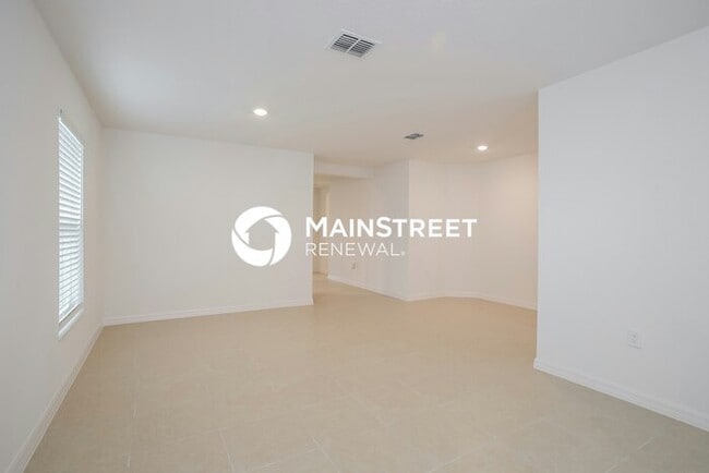 Building Photo - 4 Bedroom Pet-Friendly Home in Dundee, FL with Main Street Renewal