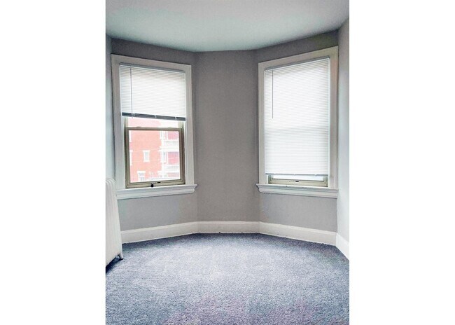 Building Photo - 343-345 Ludlow Avenue