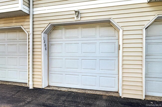 Building Photo - 1208 Whispering Hills Dr