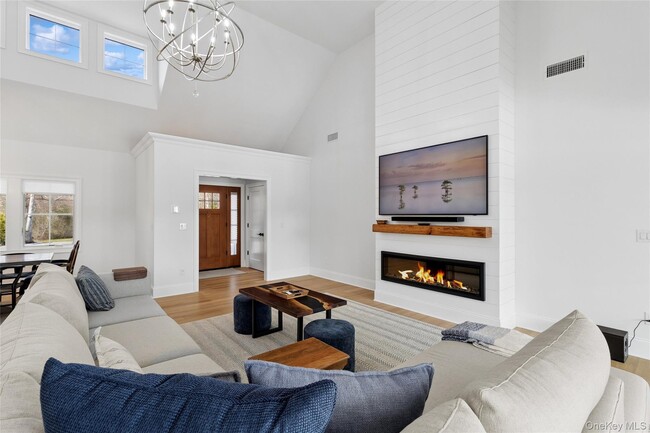 Building Photo - 47 Old Riverhead Rd