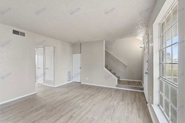 Building Photo - 304 Candlewood Ln