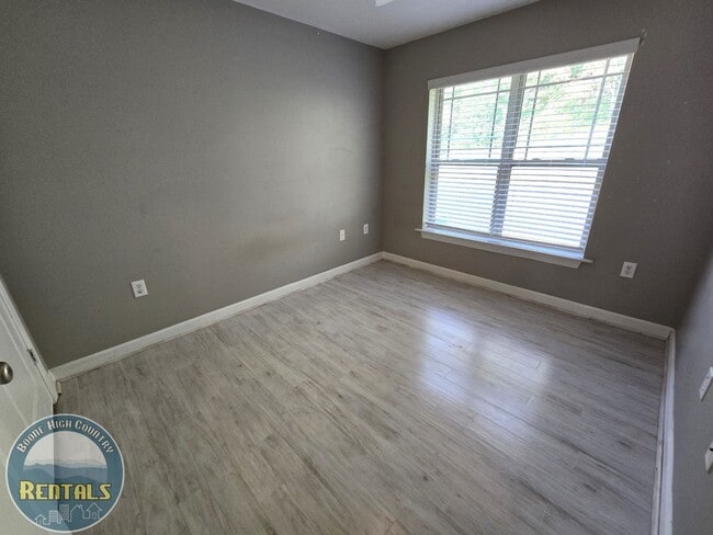 Building Photo - 194 Azor Ct