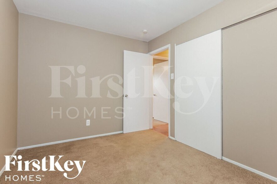 Building Photo - 5180 Carey Ln