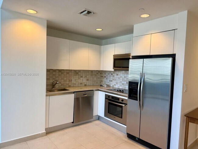 Building Photo - 1050 Brickell Ave
