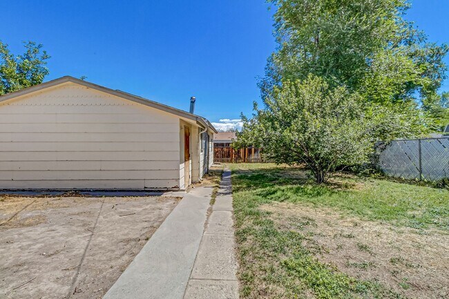 Building Photo - 1350 N 17th St