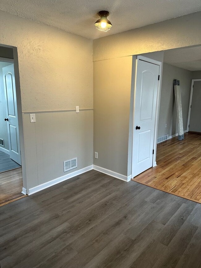 Building Photo - 3 bdrm with finished basement!